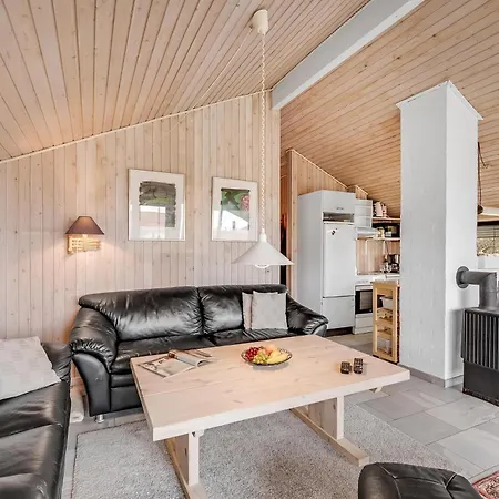 Cozy With A Large Enclosed Terrace, Σπίτι διακοπών Hvide Sande