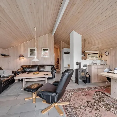 Cozy With A Large Enclosed Terrace, Hvide Sande